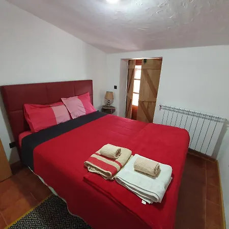 Ferienhaus Talasnal Montanhas De *