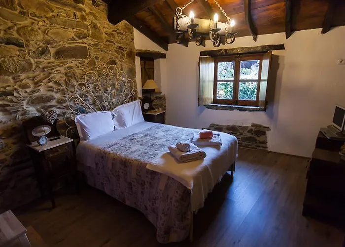 Talasnal Montanhas De Amor * Lousã