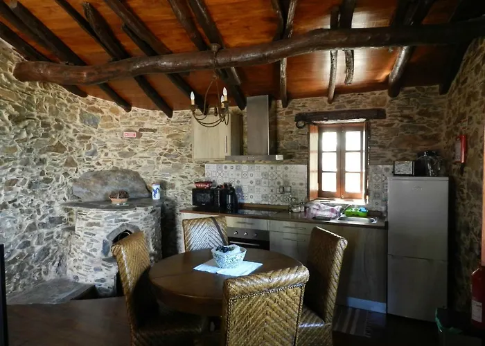 Talasnal Montanhas De Amor * Lousã